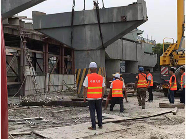 地鐵支撐梁切割
